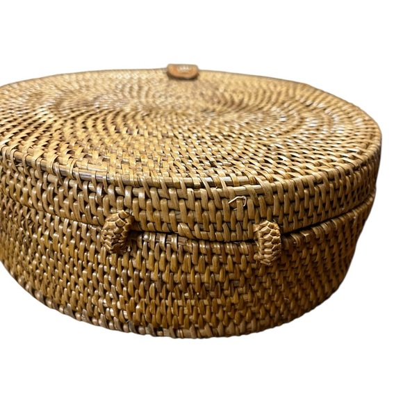 Round Woven Rattan Crossbody Bag - Picture 9 of 9